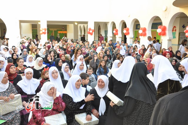  فيديو: مدرسة جنة ابن رشد تكرم امهات المعلمين في امسية ابداعية لطلابها بمشاركة الاباء والامهات ..